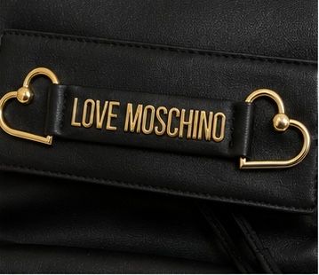 Продавам раница Love Moschino Heart