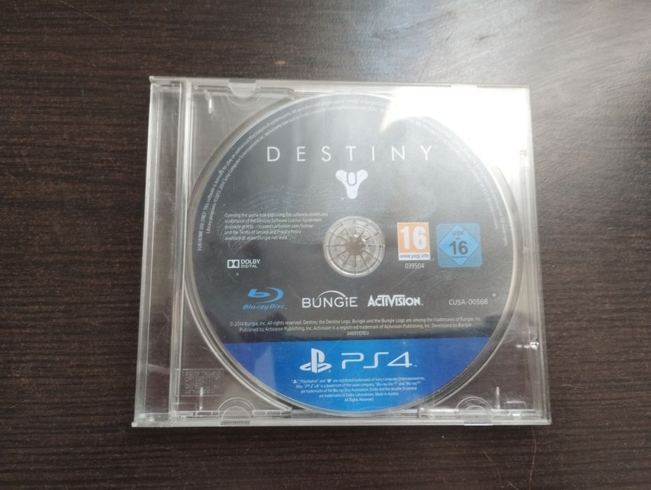 Продавам Destiny PS4