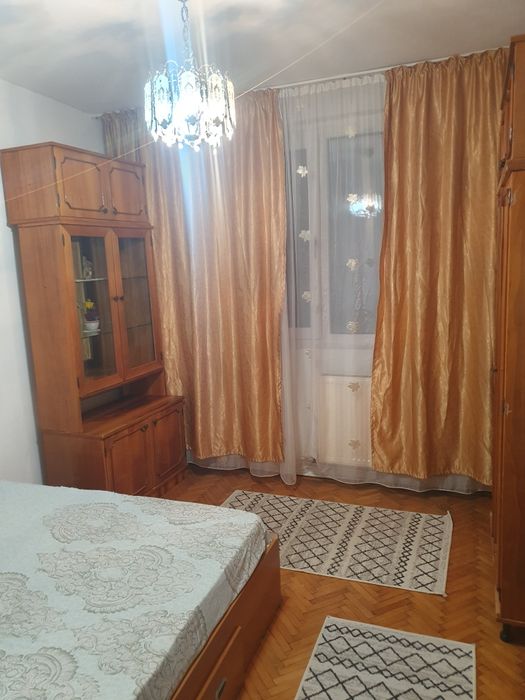 Inchiriez apartament  2 camere zona centrala