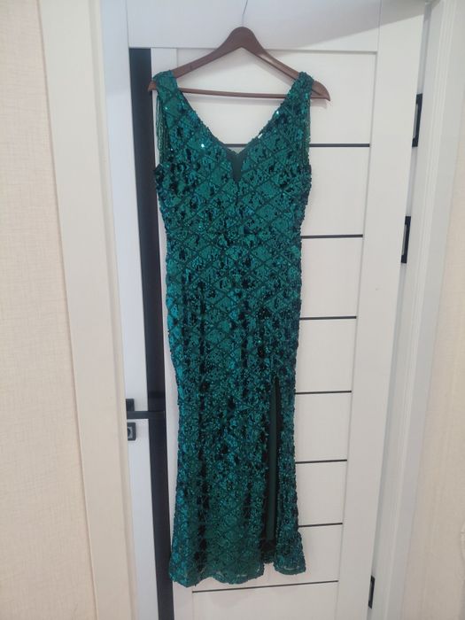 Платье в паетках. Длинное