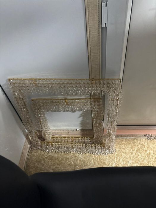 Диван стол люстра