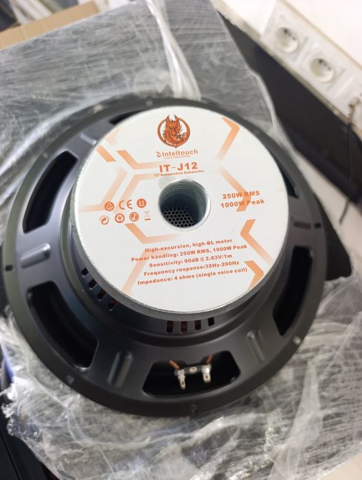 Aparatura audio aksessuarlar sotiladi