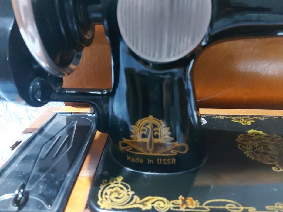 Продавам  2 броя шевни машини 30€ за брой