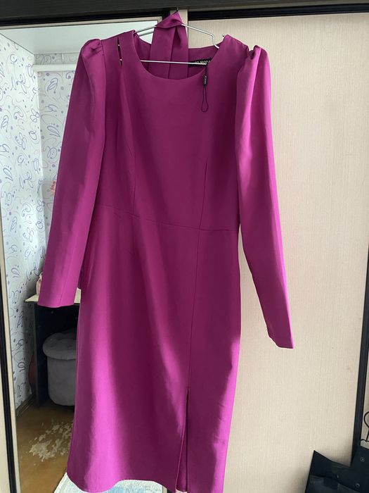 Продам костюм и платья