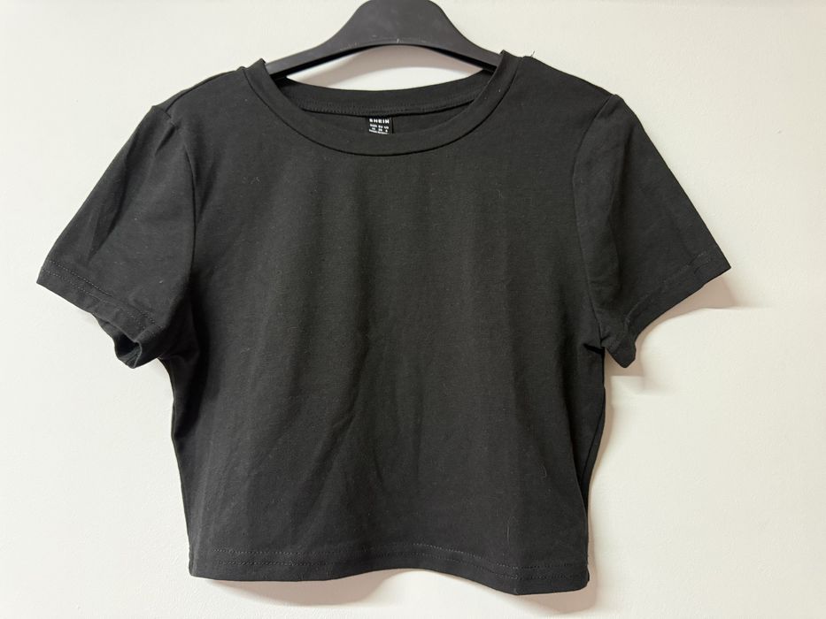 Черна къса тениска с крила