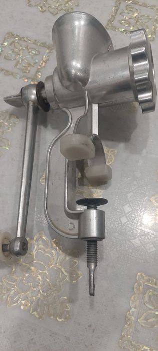 Срочно продам советскую мясорубку.