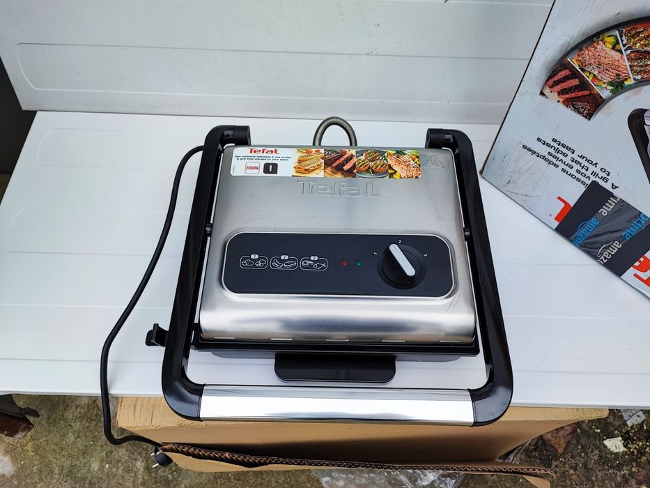 Grill Tefal Inicio GC242D38, 2000 W, Termostat 3 nivele, Placi cu inve