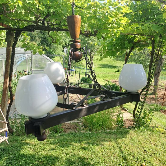 Полилей от ковано желязо и дърво