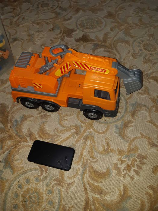 Продам детский паркинг с игрушками