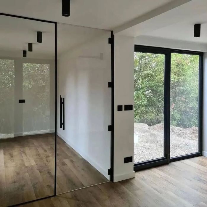 Внутреннее пространство дома из контейнеров