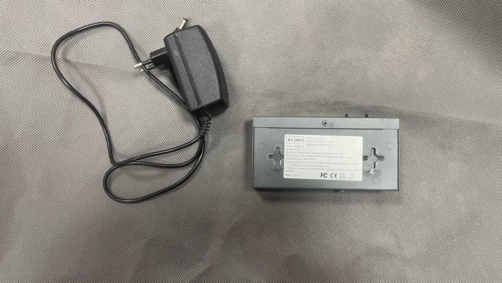 Switch Tenda,  Router ASUS