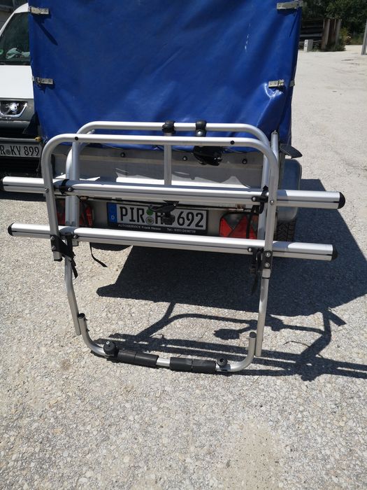 Продавам  стойки за колелета за капака