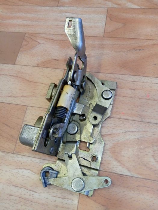 Дверной механизм на Волгу