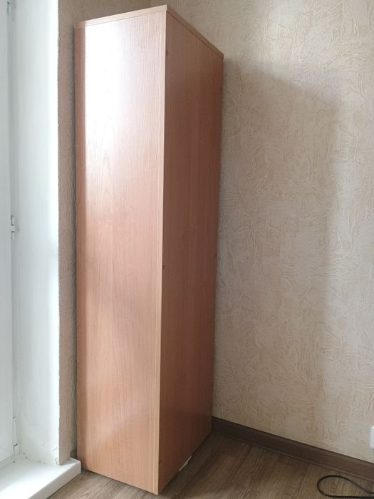 Сейф металлический с тумбой.