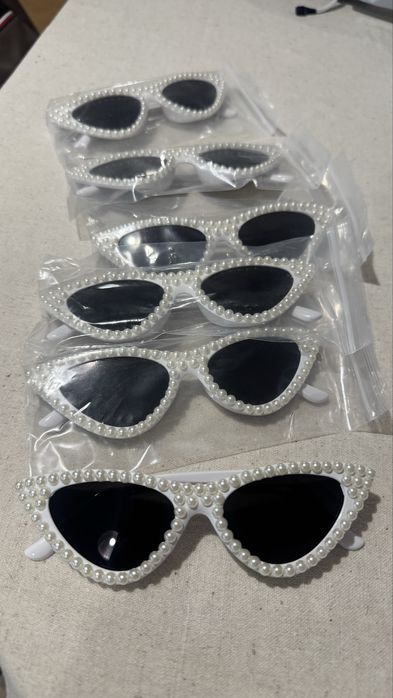 Очила за дамско парти, моминско и др. Ценат е за 6 броя.