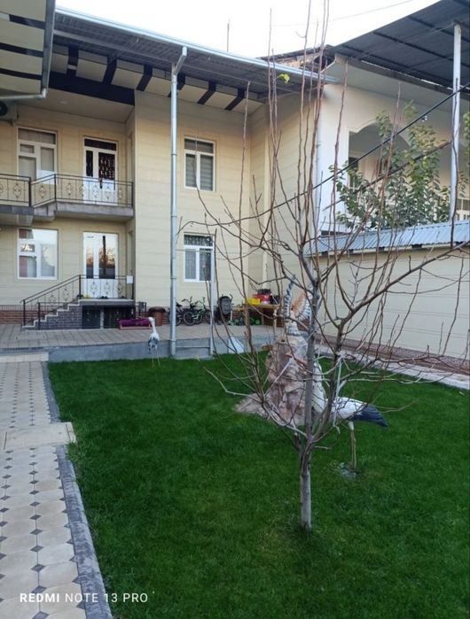 yunusobod farog'at kochada 8xonali 2 etaj hovli sotiladi!