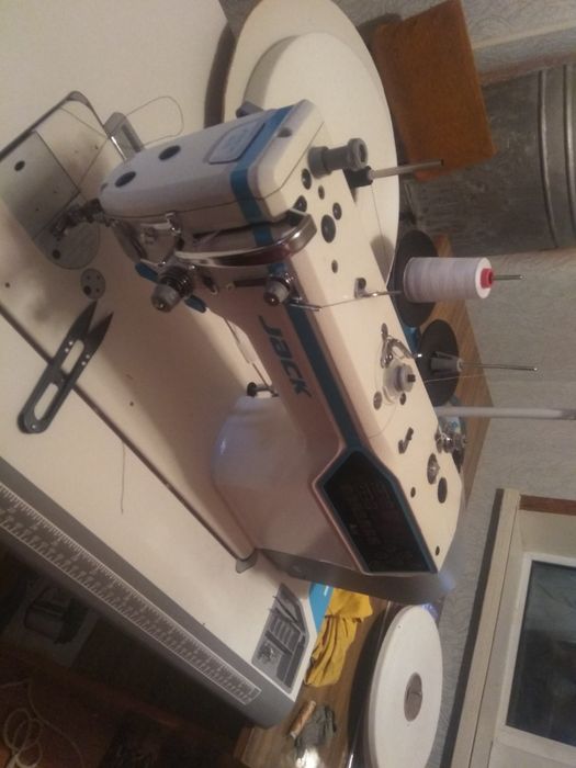 Продается швейная машинка марки Жак автомат почти новый