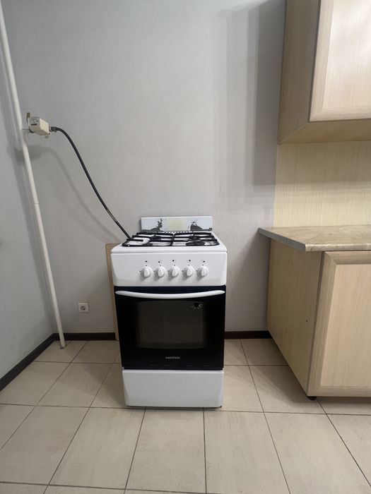 Продам газовую плиту