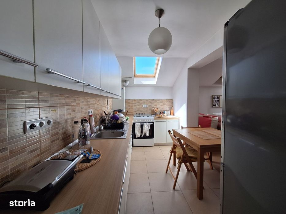 Apartament cu 3 camere, 67 mp, balcon, zona Terra