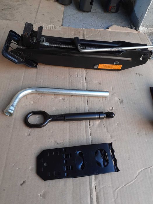 Cric,cheie roti AUDI Q7, Q5, VW Touareg,Tiguan, PORSCHE Cayenne, Macan