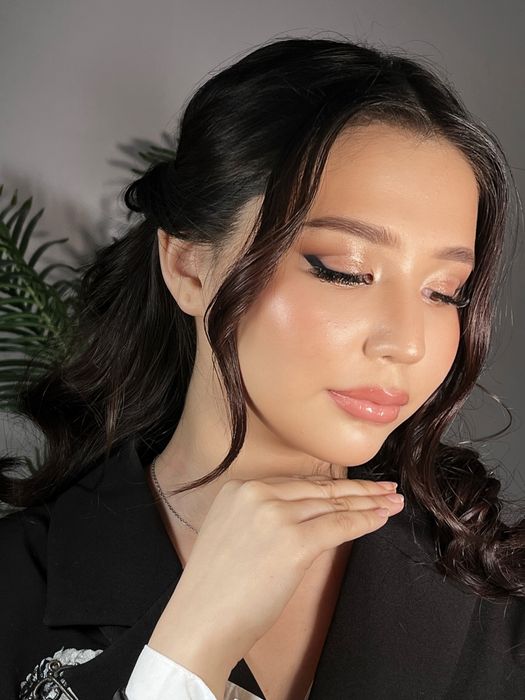 Макияж,прическа выезд есть