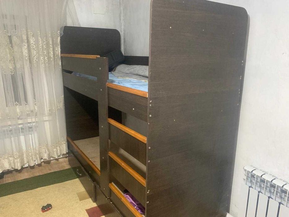 двух ярусная кровать детскоя