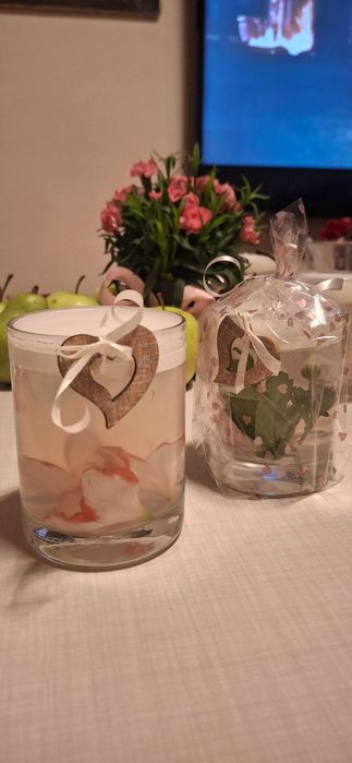 Свещ с живи цветя