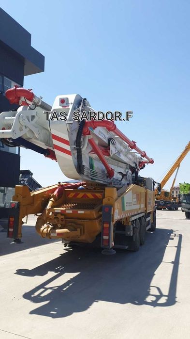 Автобетононасоса XCMG HB52V, Шасси SITRAK помпа 52 метр