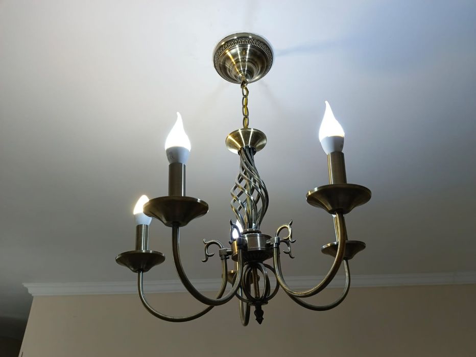 Люстра б/у срочно продаётся