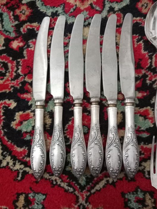 Посуда. Мельхиор наборами классика и пламя.