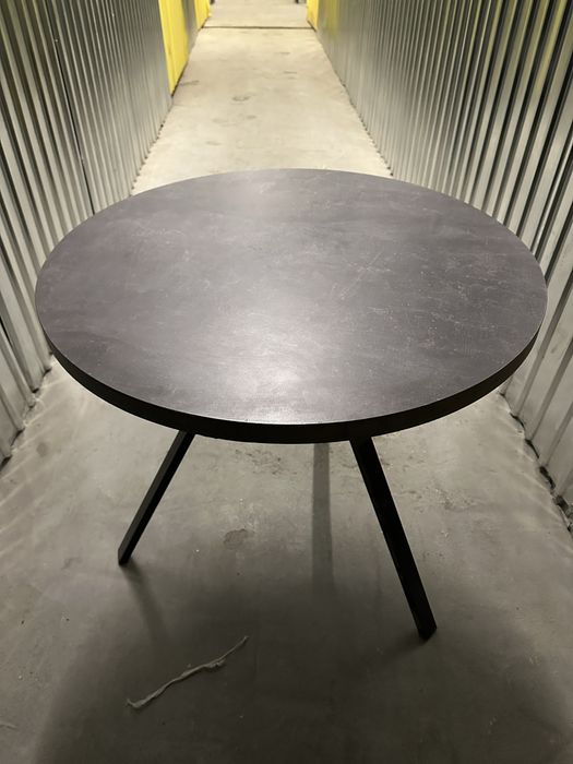 Продам 2 стола , пользовались 3 мес 100тыс