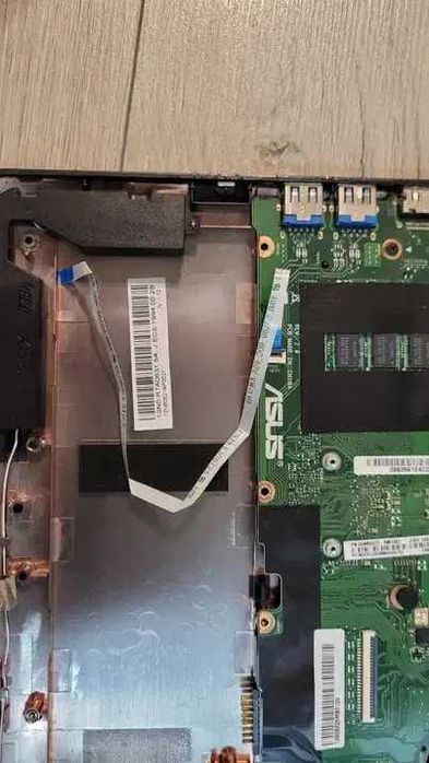 Boxe / difuzoare laptop Asus R556L