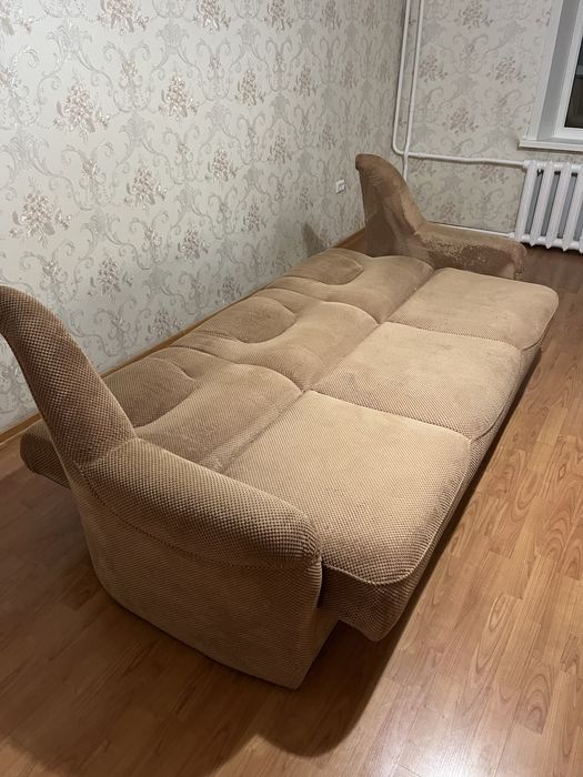 Продам диван с креслом.