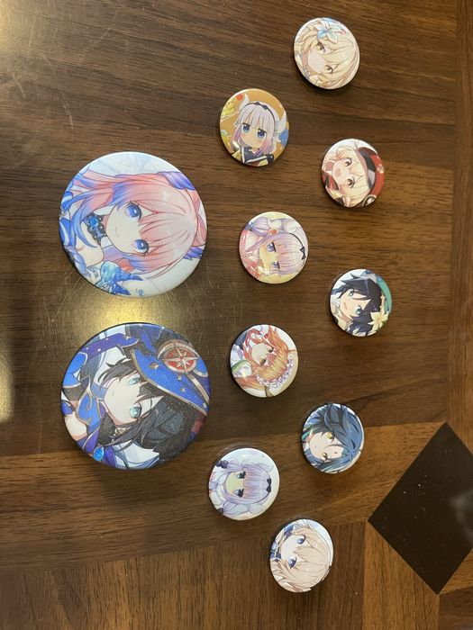 Аниме фигурки и значки