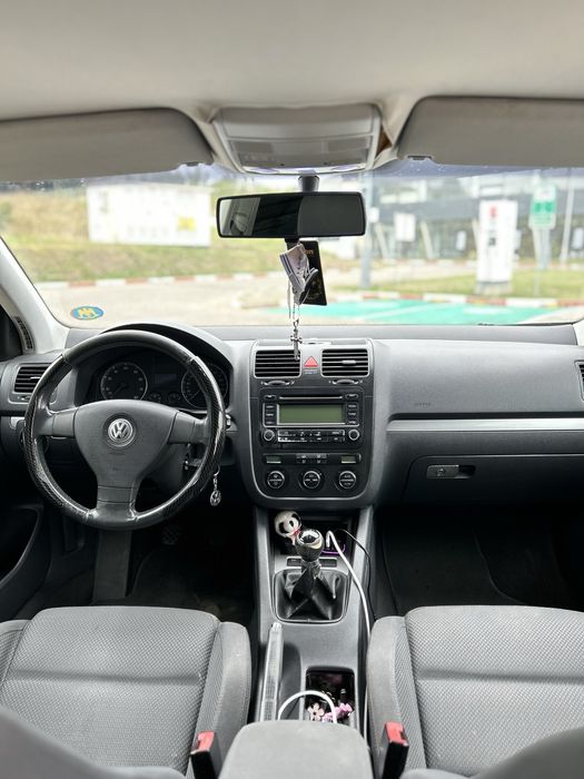 Vând Volkswagen Golf 5