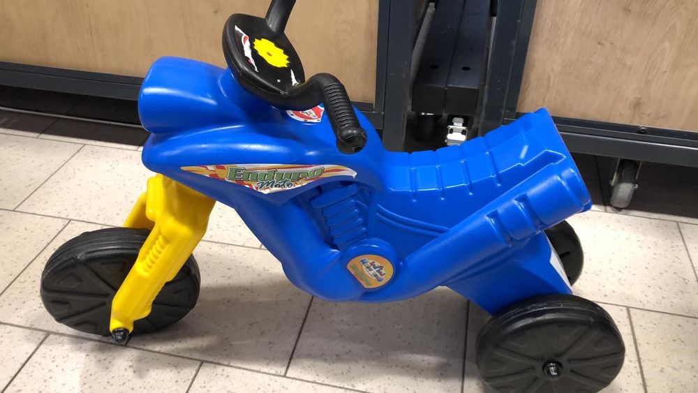 Tricicleta copii si aspirator de mana