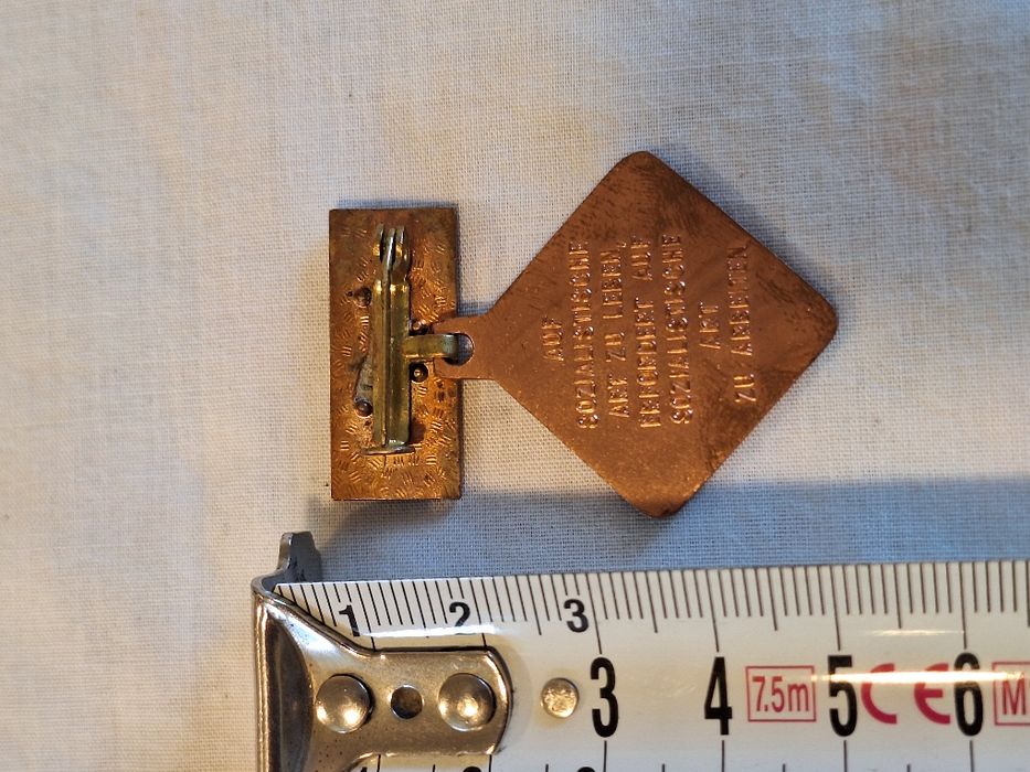 Два немски медала ордениГДР