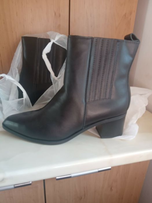 De vânzare adidași și ghete