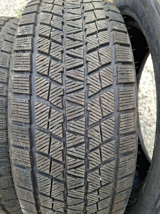 Продам шины. 235/50/19  капсен