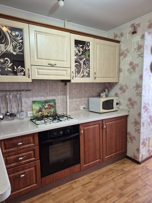 Продаётся кухонный гарнитур ( б/у)