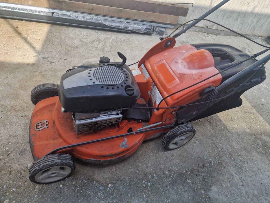 Masina de tuns iarba HUSQVARNA pe benzina BRIGGS 4CP TRACTIUNE COS