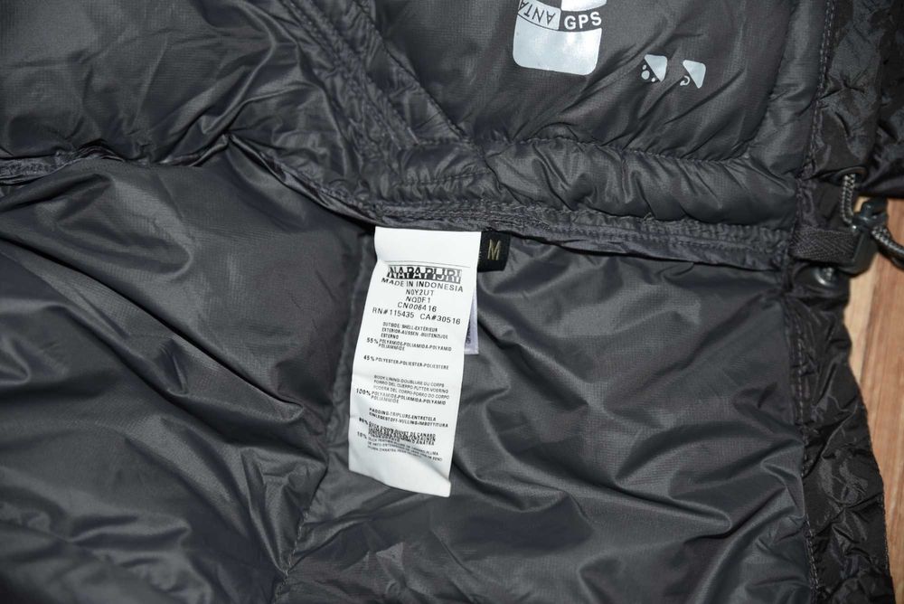 Napapijri оригинално пухено яке пухенка размер М