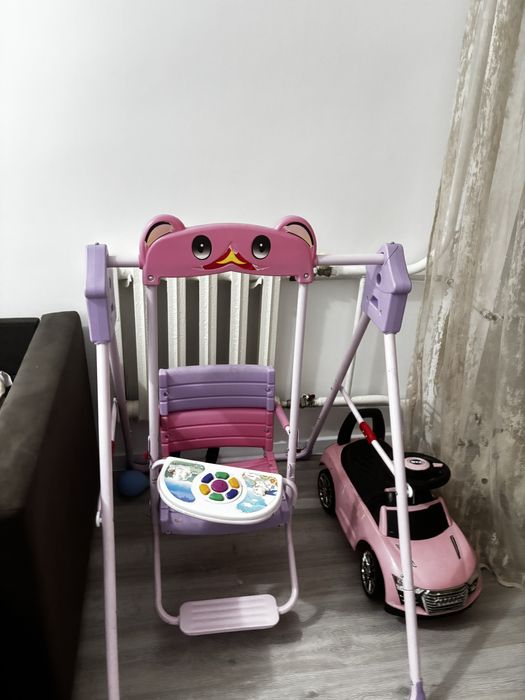 Детская качеля и машинка толакар