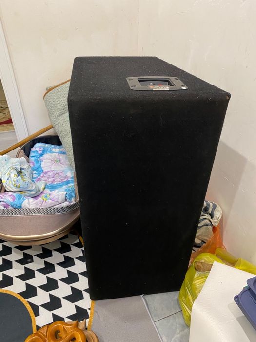 сабвуфер JBL 1220 ват