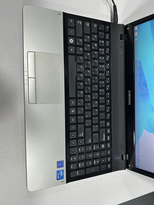 Рабочий ноутбук Samsung