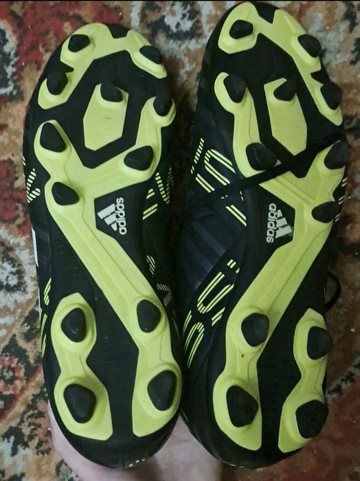 Adidasi fotbal Messi