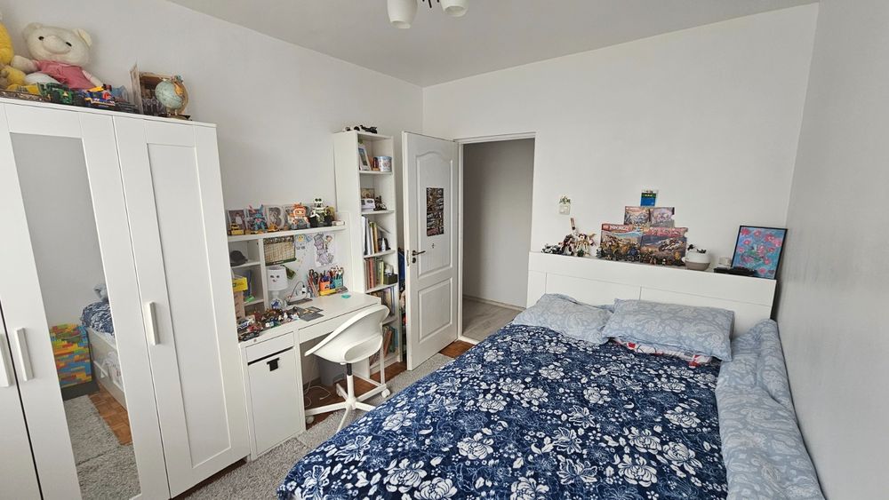 Direct proprietar Apartament 4 camere – aproape de centru,într-o zonă