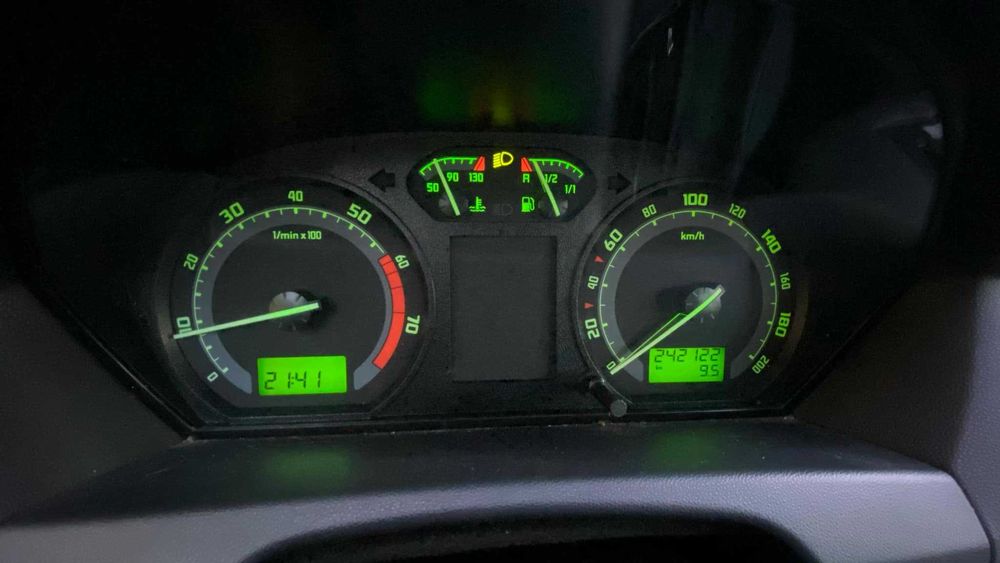 Skoda fabia facelift  motor 1,4 an 2007 euro 4 distributie pe lant