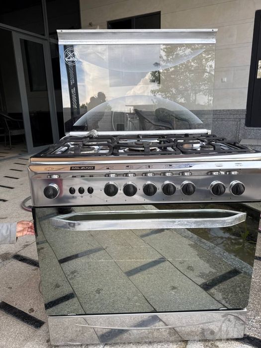 Gaz plita 6 mln yana kelushiladi duxovka  3 marta ishlatilgan