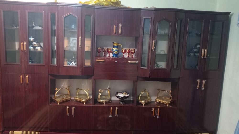 Stenka mehmonxona uchun spalniy oyna garnitur  sotiladi